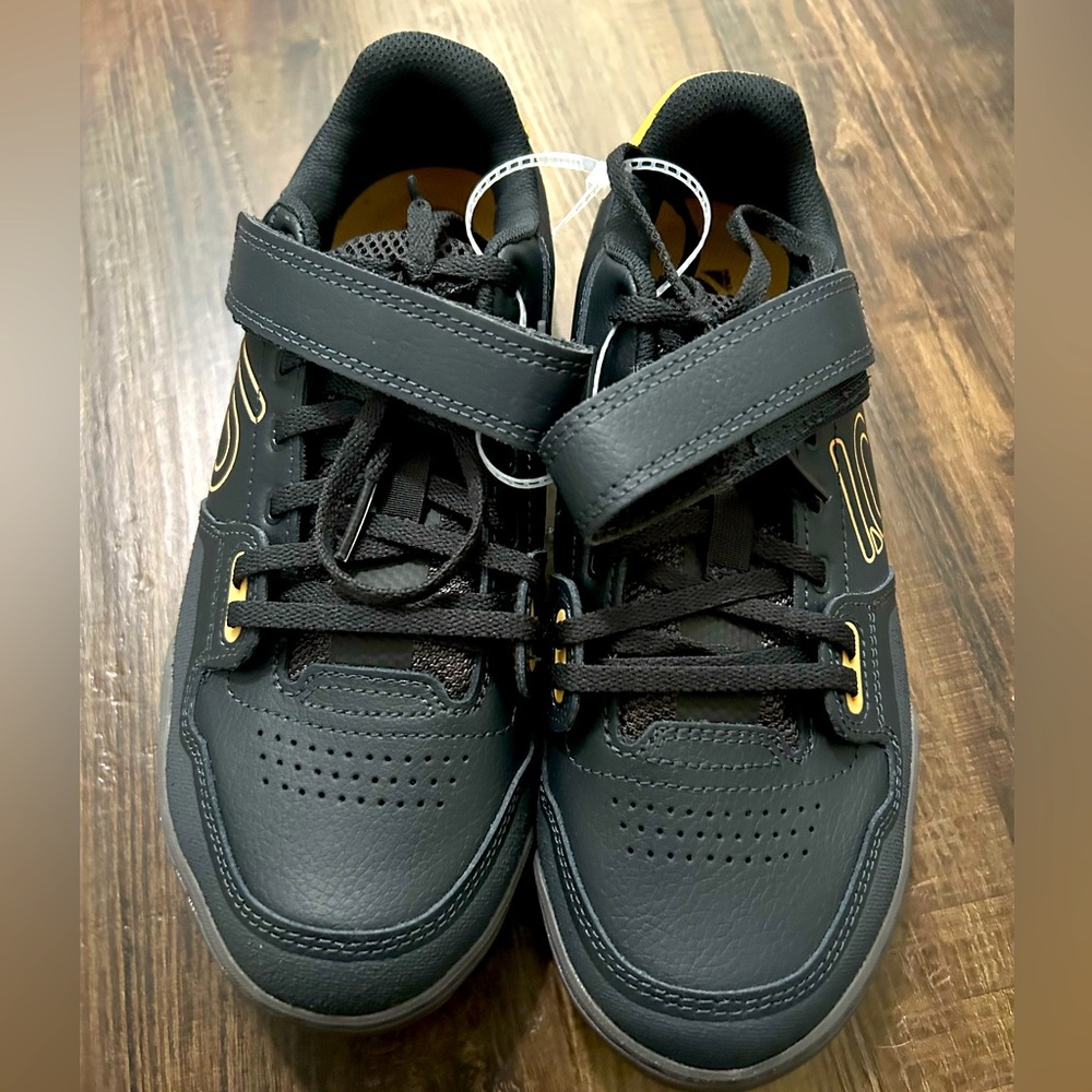 🔥NWOT Addidas Five Ten 5.10 Hellcat Mountain Bike Shoes Men 7.0 Black and Gold🔥